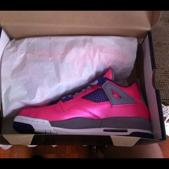 ‼️‼️SOLD‼️‼️GIRLS AIR JORDAN 4 RETRO GS