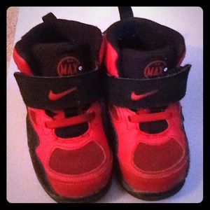 ✨SOLD✨Toddler boys size 7 Air Max 2