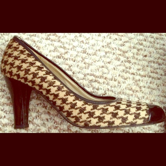 These AND Tory Burch flats!! BUNDLED