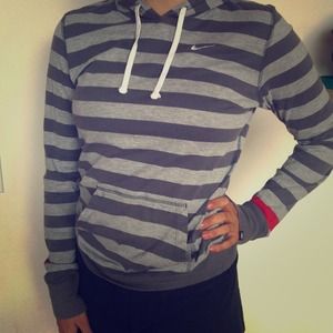 Nike form fitting hooded sweatshirt