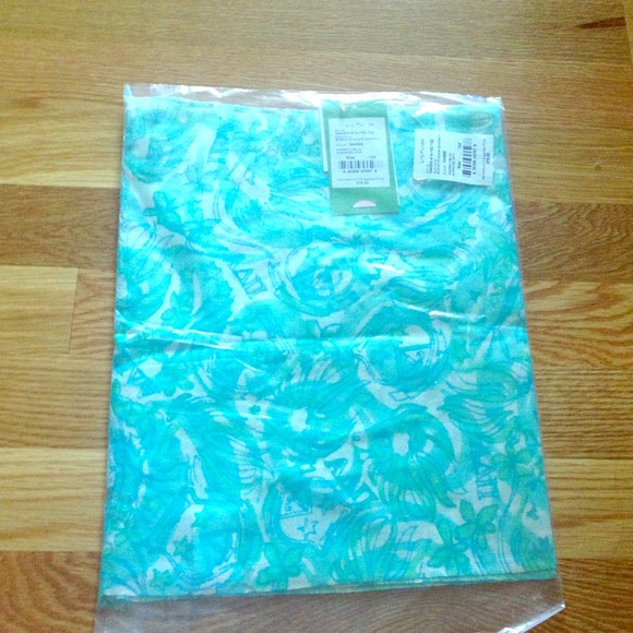 Lilly Pulitzer Accessories - On Hold- Lilly Pulitzer Murfette Scarf
