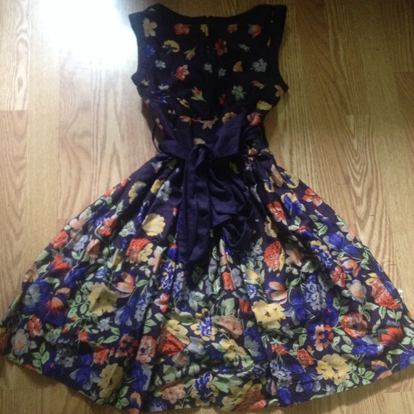 Vintage Floral Dress - Picture 2 of 2