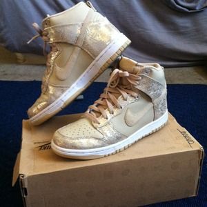 gold glitter nike shoes