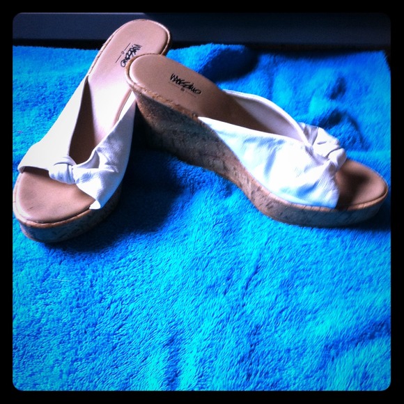 White wedges