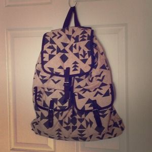 NWOT!! Aztec Print Carrier❤