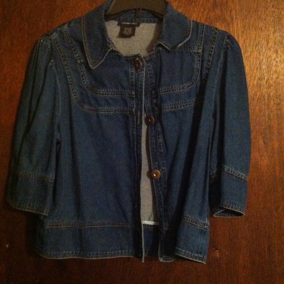 Light denim jacket. Three quarter sleeves!