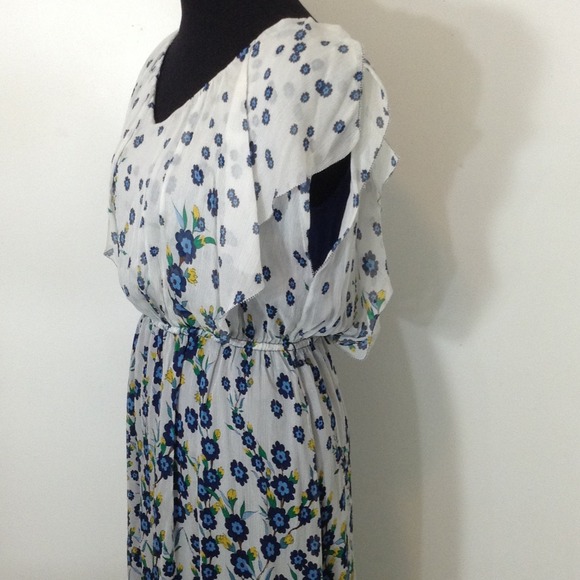 π’SOLDπ’DVF Silk Chiffon Feminine Floral Dress - Picture 2 of 4