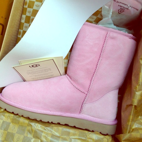 REDUCED!!! UGG Australia 'Classic Short' Boot