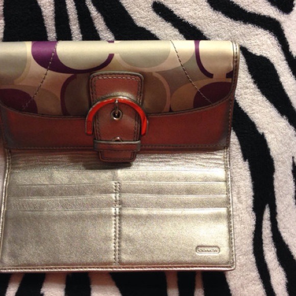 ⚠️Sateen Coach Tri-Fold Wallet⚠️ - Picture 2 of 4