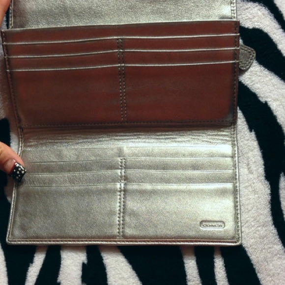 ⚠️Sateen Coach Tri-Fold Wallet⚠️ - Picture 3 of 4