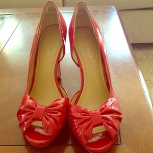 Nine West bow pumps