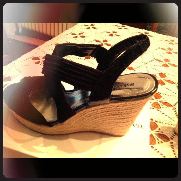 Black Wedge sandals size 10 SALE!!! FINAL!!