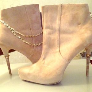 💢RESERVED💢Neutral/Tan suede boots