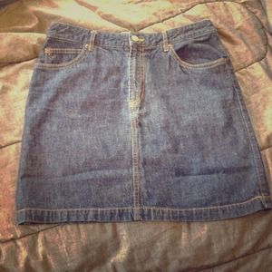 High waist denim skirt. Old Navy. Size 8.