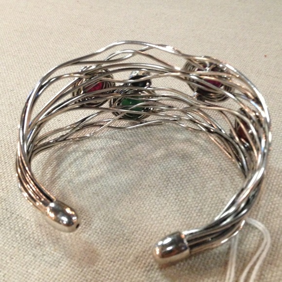NWT Stunning Silver Tone Cuff Wire Bracelet. - Picture 3 of 4