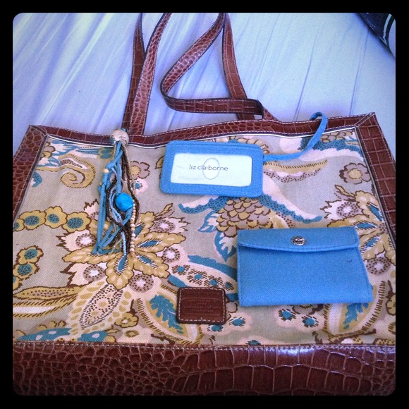 Liz Clairborne hand bag with magnetic closure