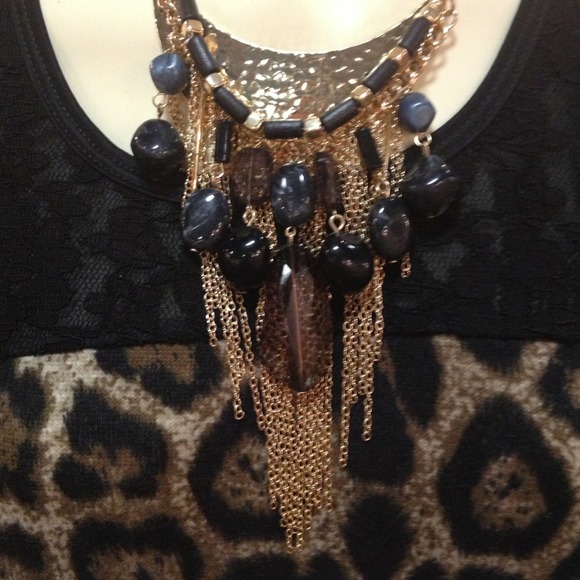 NWT Statement Necklace & Earrings Set. - Picture 2 of 3