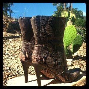 ON HOLD👢 NINE WEST Snakeskin Boots