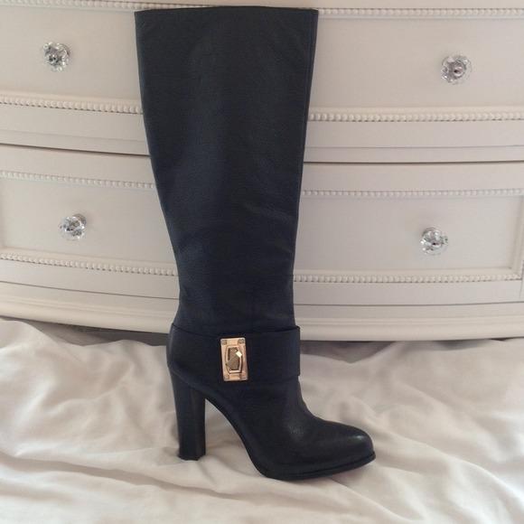 🎉HP🎉Bundle---- ENZO boots & grey leather pumps.
