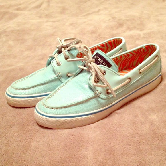 KEEPING Sperry Topsiders