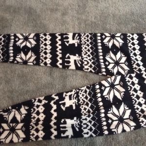 Nordic print black and white leggings
