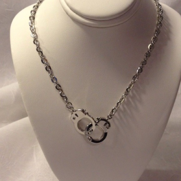 🚫SOLD🚫Silver handcuff necklace