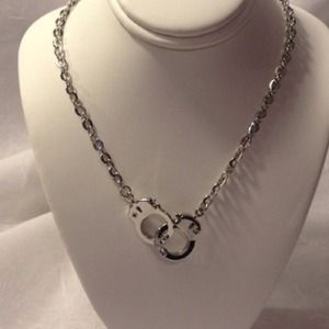 🚫SOLD🚫Silver handcuff necklace