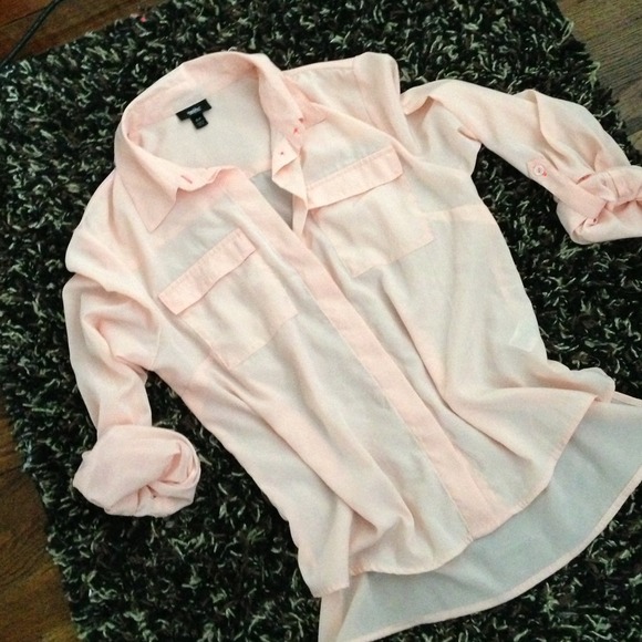 🚫SOLD🚫Peach/coral high-low blouse
