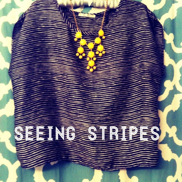 ❌Hold...Striped Cropped Top with Peek-a-boo Back