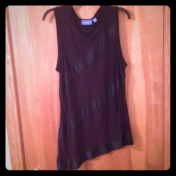Simply Vera Wang asymmetric tank