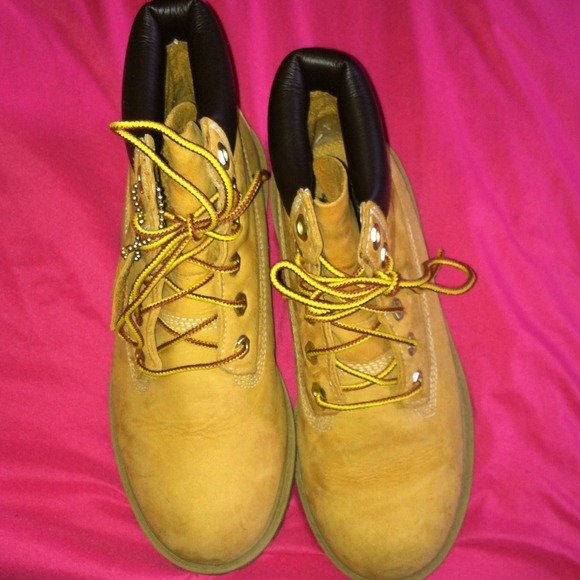 Timberland boots size 6 in women.