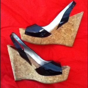 Reserved til 3-18 Jessica Simpson platform wedges.