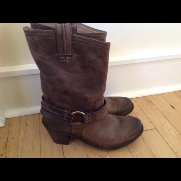 Frye Carmen Harness Short Boots SZ10