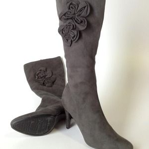 Velvet heart boots