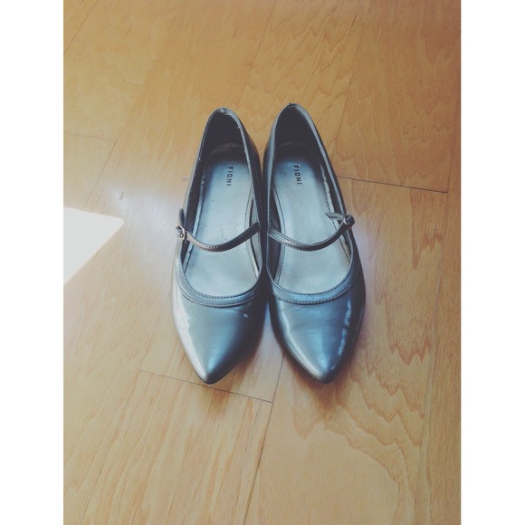 UNAVAILABLE 🎉HOST PICK 11/11/13 Metallic flats