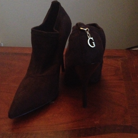 Dark brown pointy shoes