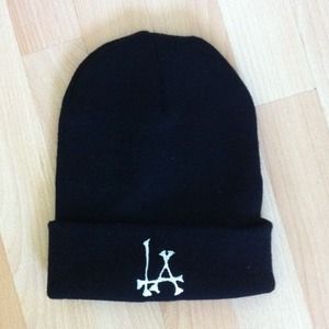 Brandy Melville LA bones beanie