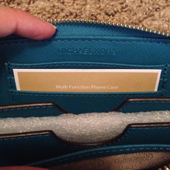 ❗️Michael Michael kors wristlet case❗️Sold❗️ - Picture 4 of 4