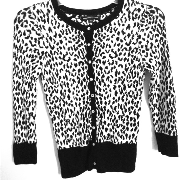 🚫SOLD🚫White and black leopard sweater
