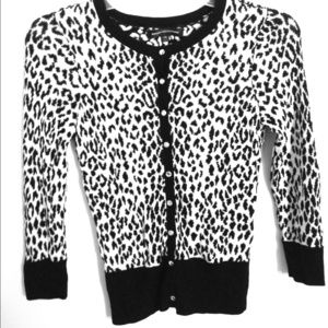🚫SOLD🚫White and black leopard sweater
