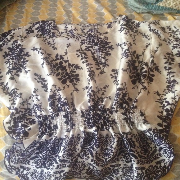 Cute white & blue top