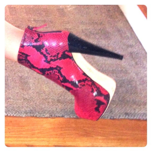 Alice and Olivia Snakeskin Print Paige Booties - Picture 1 of 2