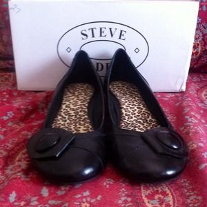 Steve Madden black leather flats