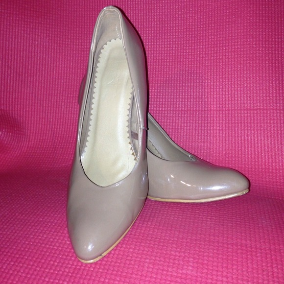 Beige heels slightly used - worn maybe 3-4 times