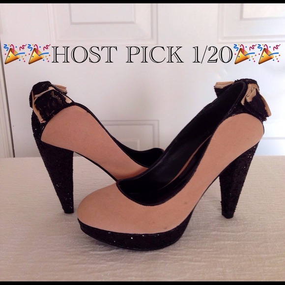 Daytrip Shoes - ✂️🎉HOST PICK 1/20🎉Daytrip suede/sequin pumps💕