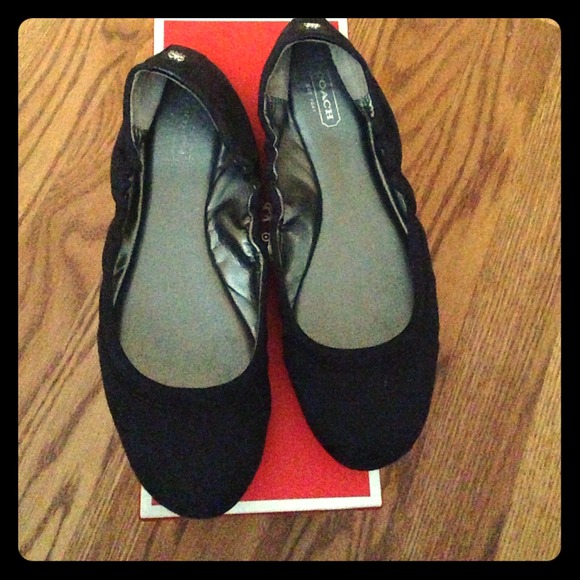 Black Coach flats 100% authentic !!