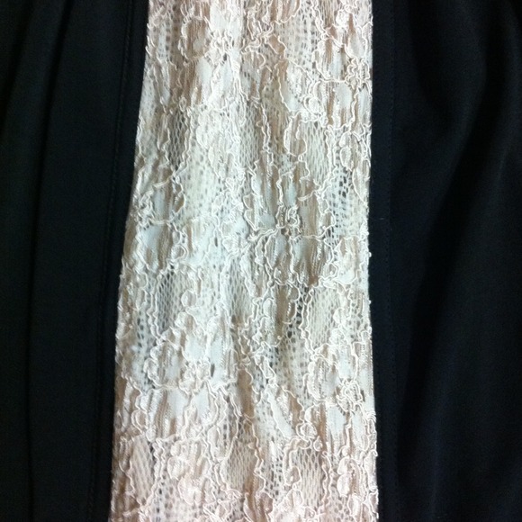 Pretty and simply LBD - Picture 2 of 4