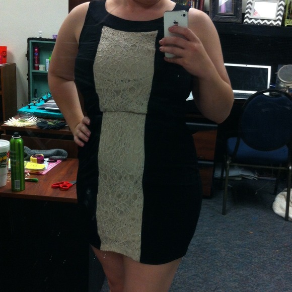 Pretty and simply LBD - Picture 4 of 4