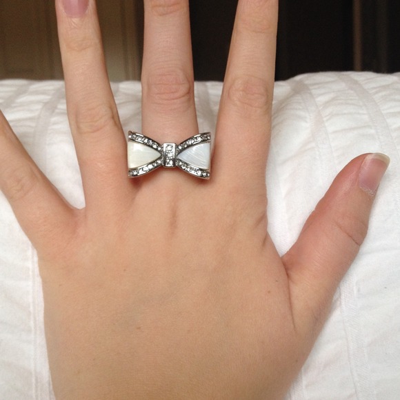 Bow Ring - Picture 2 of 2