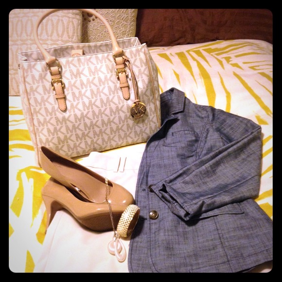 *sold locally* Michael kors work tote vanilla NWT